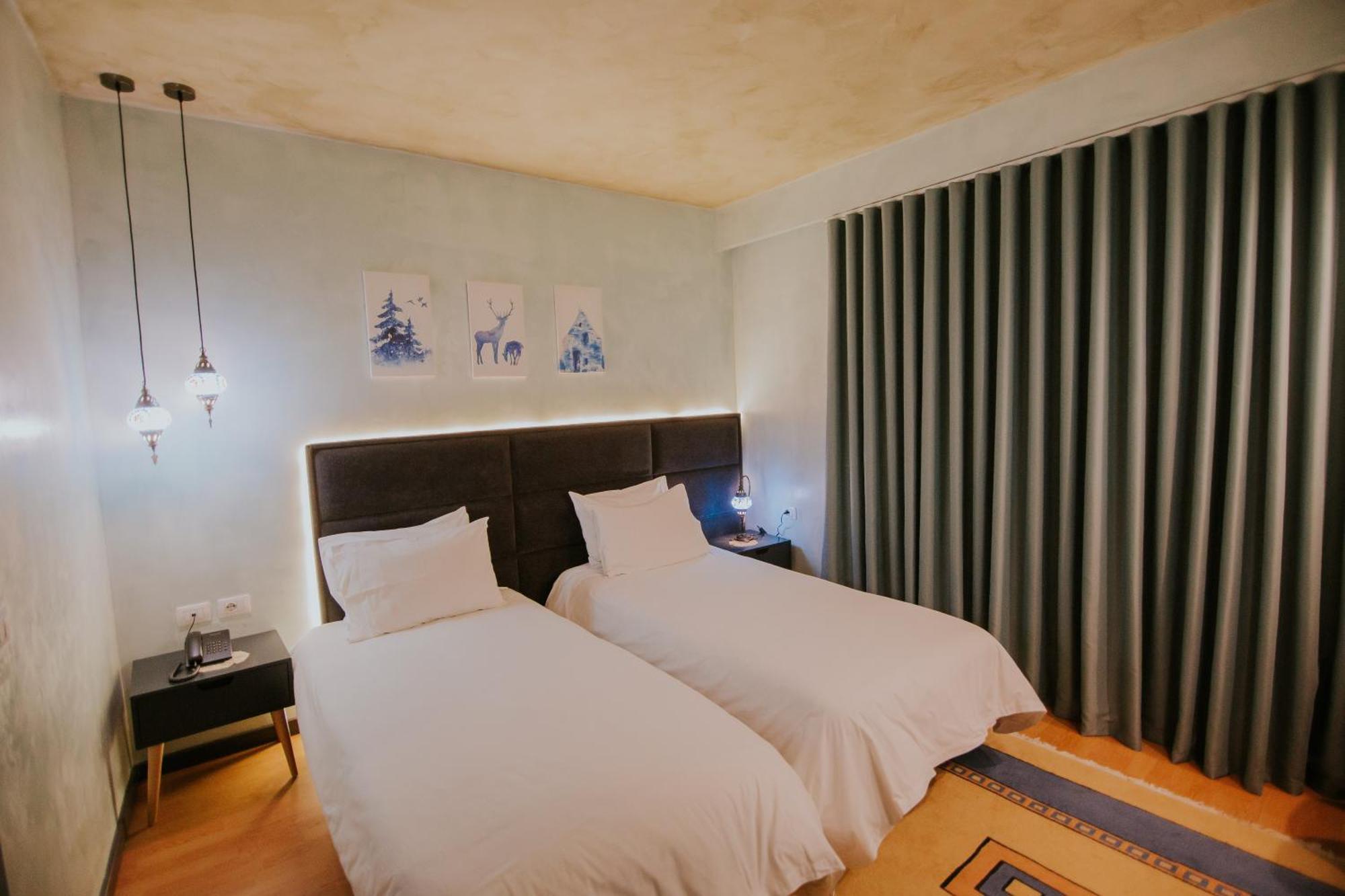DIM'S Hotel Korce Exterior foto